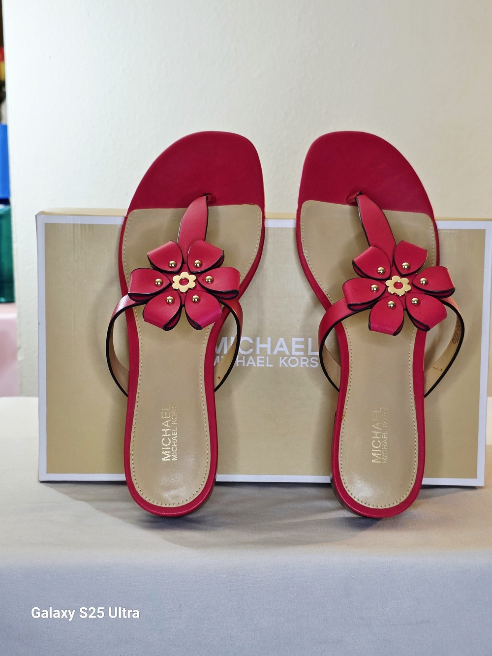 MICHAEL Michael Kors Tara Leather Thong Sandal In Deep Pink Size 7.5M